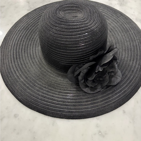 Nine West Accessories - Elegant black Wide-Brim Hat with Floral Accent